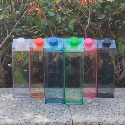 Unisex 500ml クリアなプラスチック水瓶 沸騰水に適用される 可愛い方形デザイン