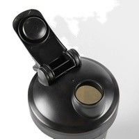 アウトドアアクティビティジム 700ml ステンレスボール付きシェーカーカップ カスタマイズされた色 受け入れられる