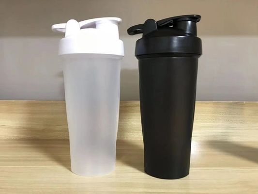 ストック 700ml ブラックドリンク プラスチックボトル フィットネス Bpa 無料 カスタマイズ スリム シンプル ジム タンパク質シェーカー ボトル ジムカップ ロゴ付き