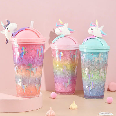 バック・トゥ・スクール 水瓶 最新のダブルウォール ストローと蓋付きのプラスチックタンブラー