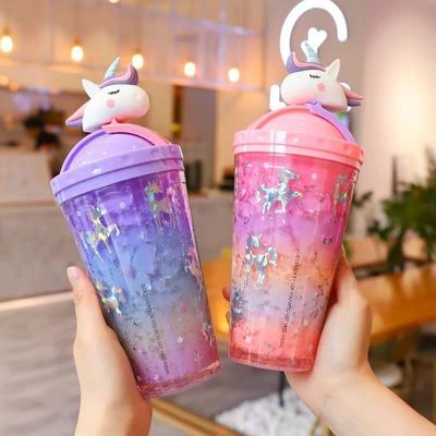 バック・トゥ・スクール 水瓶 最新のダブルウォール ストローと蓋付きのプラスチックタンブラー