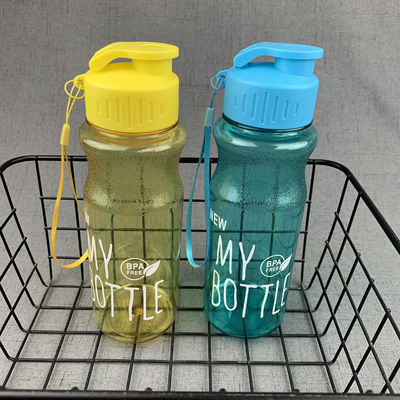 10色ユニセックス クラシックスクール キャンピング用 透明プラスチック水瓶 PCグラデント
