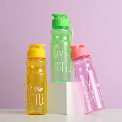 500ml プラスチック製の水瓶 卸荷 持ち運び可能な透明な飲み物カップ 備品用