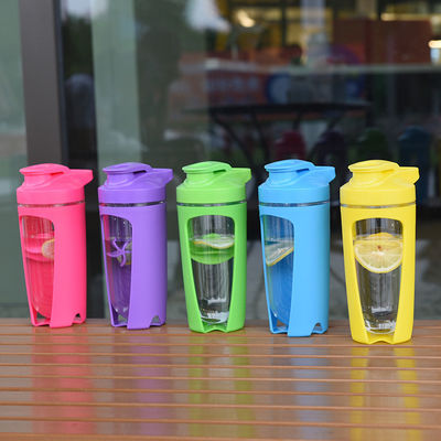 カスタムロゴ付きポータブルシェイクカップ 健康 フィットネス フルーツカラー プラスチックサラダシェイカー
