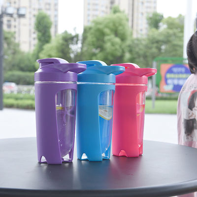 カスタムロゴ付きポータブルシェイクカップ 健康 フィットネス フルーツカラー プラスチックサラダシェイカー