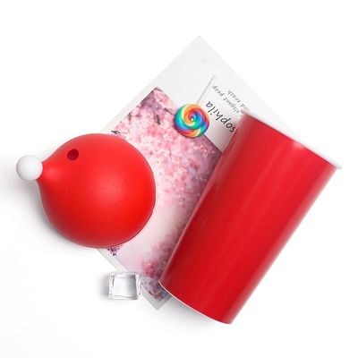 カスタムロゴ 600ml 再利用可能なプラスチック 子供 クリスマスカップ 個別サンタ帽子 トンブル