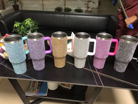 カスタマイズ可能な再利用可能な冷たい色 300ml/400ml ダブルウォールカップとダイヤモンドで詰められた蓋