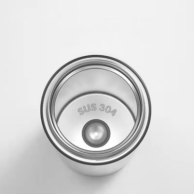 再生された隔離型ポータブル水瓶と,お茶の注入器で水を飲むことを思い出させる