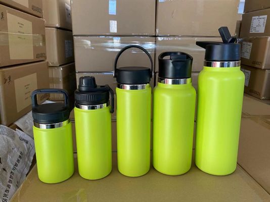 蓋付き隔熱瓶 18/8 ステンレス スポーツ ストレート 黒色 飲み物 ボトル 550ml