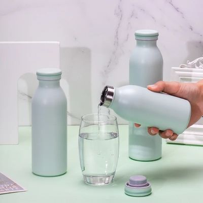 カスタマイズされたロゴ キャンプや屋外活動のためのステンレスステール絶縁ミルクボトル